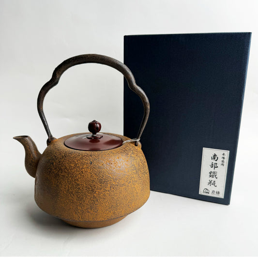 🫖 岩鑄|清末作|工藝師名家系列|1.9L 23型 南部肌鐵瓶(唐金蓋)/南部鐵器/無塗層/煮水/泡茶/露營#11083