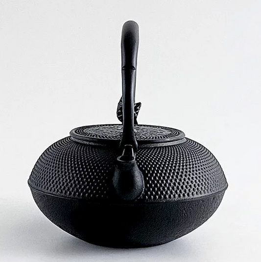 🫖 岩鑄|1.3L 14型平六アラレ黑燒付|南部鐵器/鑄鐵壺/鐵壺/ 鐵瓶/無塗層/煮水/泡茶/露營#11938