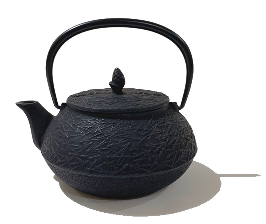 🫖 岩鑄|0.65L 5型急須松葉|黒色附濾網/南部鉄器/鐵壺/急需/鐵瓶/泡茶/琺瑯塗層/茶壺/鑄鐵壺12025