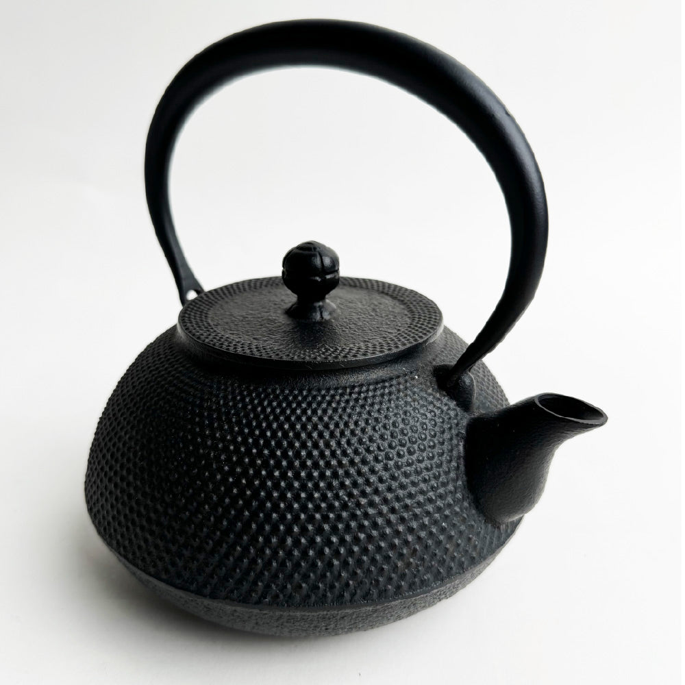 🫖 Rock Casting|アラレBlack Shaded Fu|IWACHU Southern Ironware|Iron Kettle|Urgently Needed|Iron Bottle|Making Tea