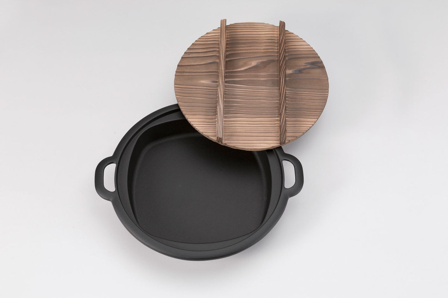 Rock casting|24 cm dumpling pot|With wooden lid/Nanbu ironware/cast iron pot/sukiyaki pot/fried dumpling pan/double pan/nanbu ironware/iron pan 20044