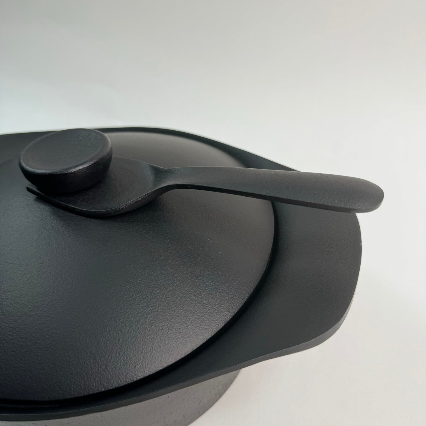 Sori Yanagi|22cm cast iron deep pot|with lid and fork/double-eared soup pot/cast iron soup pot/soup pot/deep pot/cast iron pot/pot/southern iron/ready stock