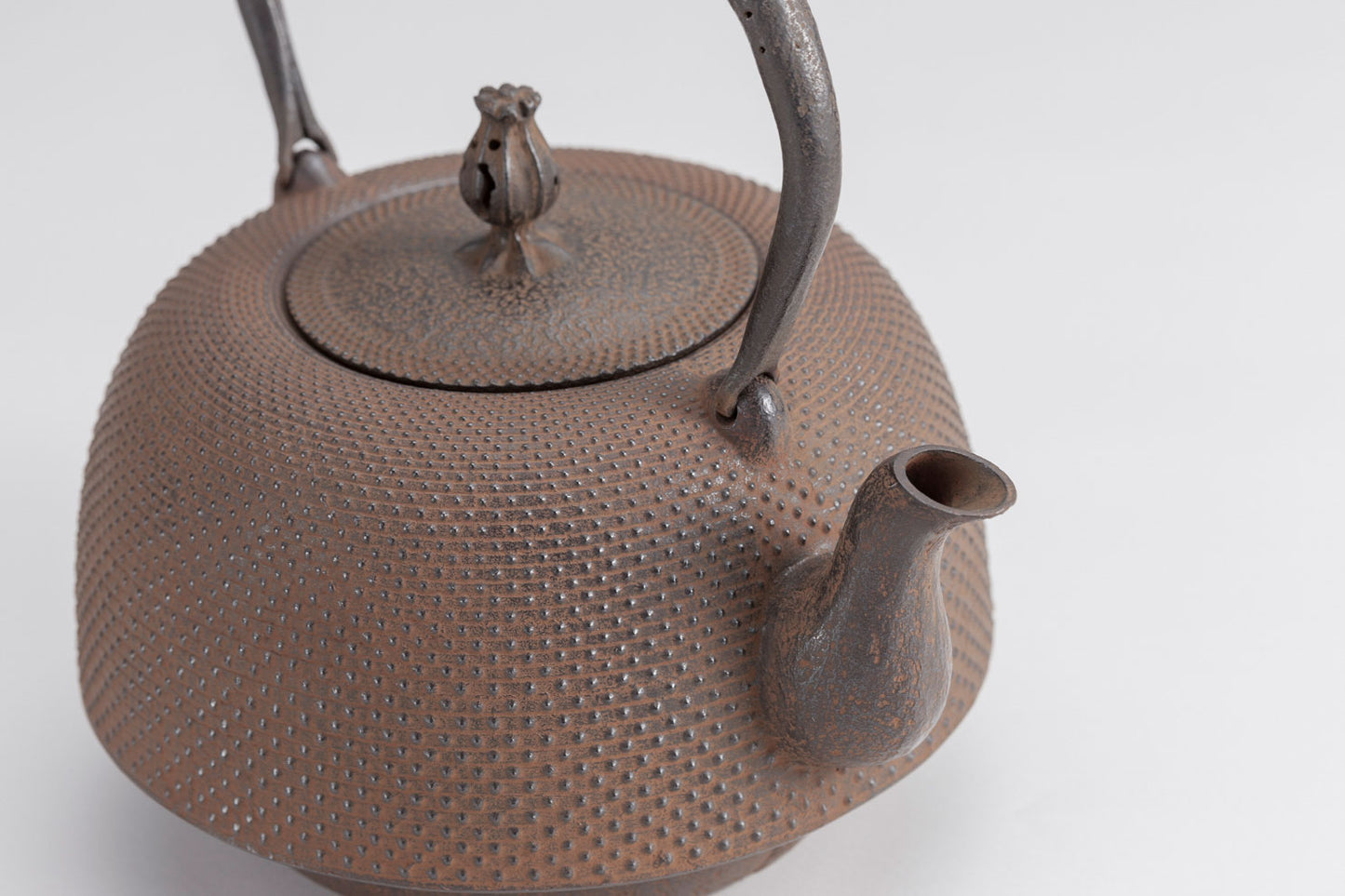 🫖 岩鑄|清茂作|工藝師名家系列|1.9L 23型南部型アラレ鐵瓶/鐵壺/無塗層/鐵瓶/南部鐵器/收藏/茶/11001