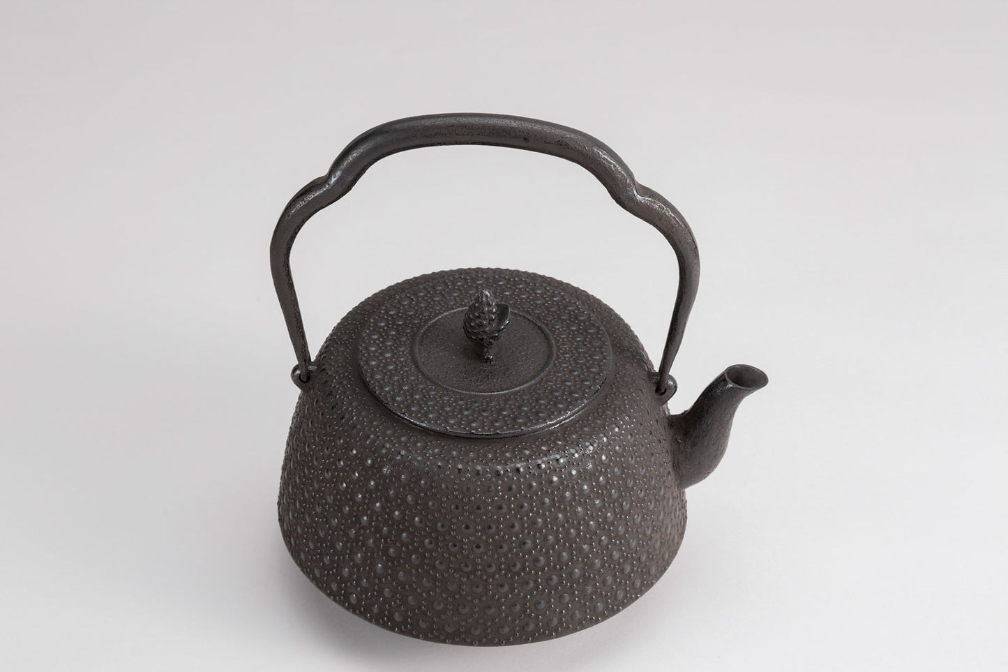 🫖 岩鑄|清末作|工藝師名家系列|1.8L 18型肩付龜甲/南部鐵器 /無塗層/煮水/鐵壺/鐵瓶/普洱茶 #11020