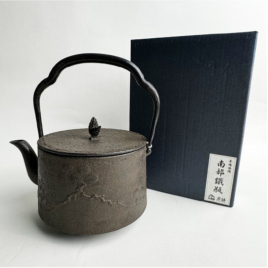 🫖 Rock casting｜Made in the late Qing Dynasty｜Famous craftsman series｜1.9L 18-inch Tongsong iron bottle/Southern ironware/Made by famous artists/Handmade/Iron pot/Iron bottle/11027 
