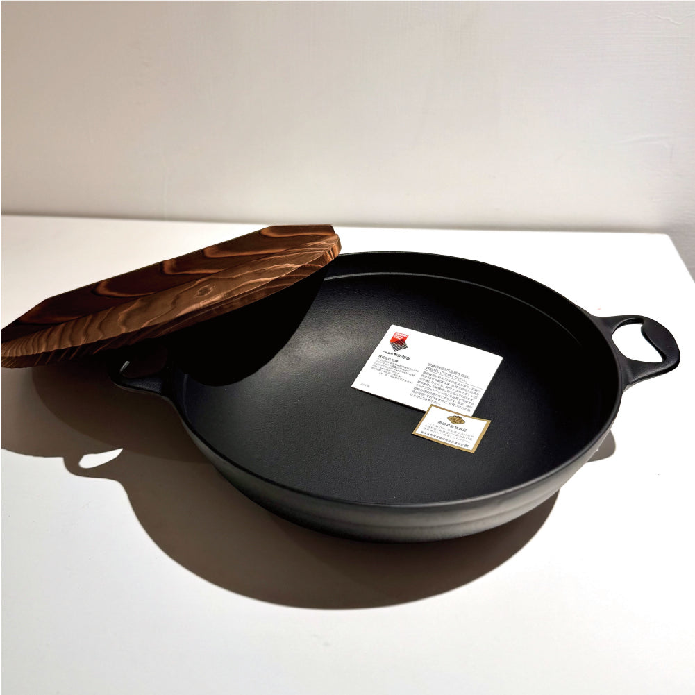 Rock cast｜33cm Shanhai pot｜With wooden lid/cast iron pot/iron pot/IWACHU/rock cast iron pot/camping/soup pot/wok (21044)