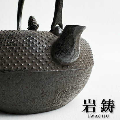 🫖 岩鑄｜清茂作｜工藝師名家系列｜1.1L -9型姥口アラレ鉄瓶/南部鐵器/鑄鐵壺/鐵壺/鐵瓶/無塗層#11025